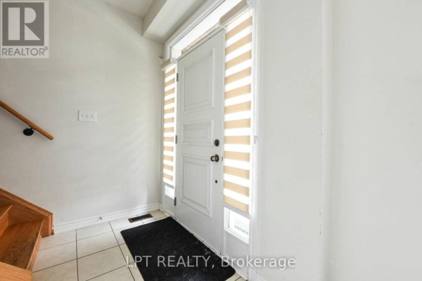 Kitchen - 17 Gilford Street, Brampton, ON L6X0E4 Photo 5