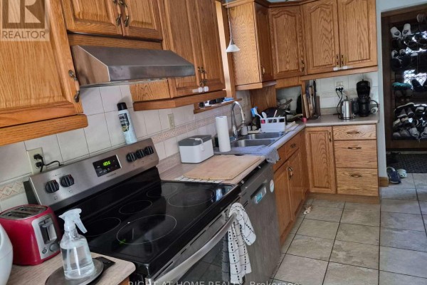 17 Gwendolen Avenue, Toronto, ON, photo 3