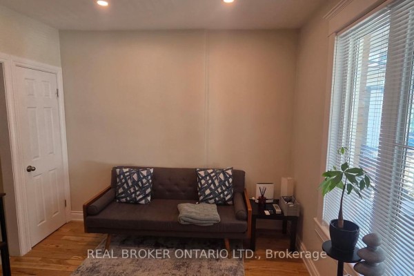 Bedroom 4 - 17 Howard Park Avenue, Toronto, ON M6R1V3 Photo 4