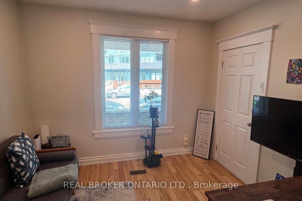 Kitchen - 17 Howard Park Avenue, Toronto, ON M6R1V3 Photo 5