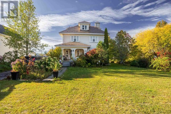 17 Huron St W, Thessalon