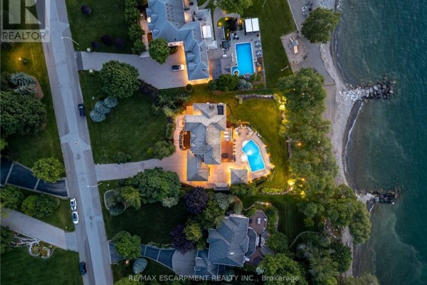 17 Lochside Drive, Hamilton, ON, photo 2