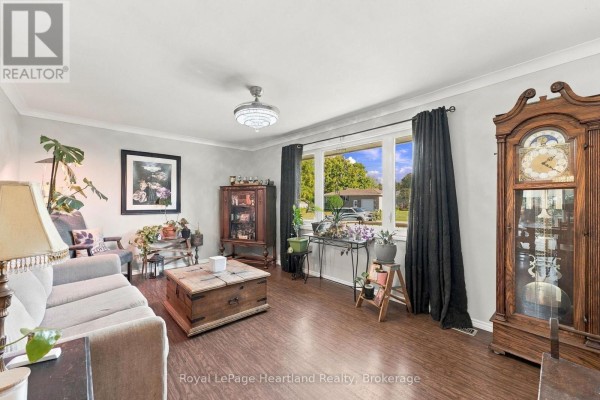Living room - 17 Mccrea Street, Morris Turnberry, ON N0G1E0 Photo 5