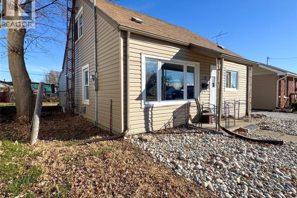 17 Mcnaughton Avenue, Wallaceburg, ON, photo 2