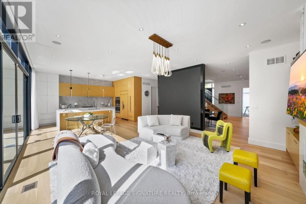 17 Nesbitt Drive, Toronto, ON, photo 3