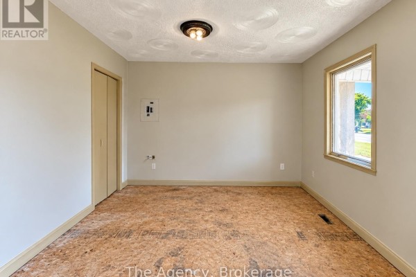 Bedroom 2 - 17 Patricia Avenue, Welland, ON L3C1E7 Photo 4