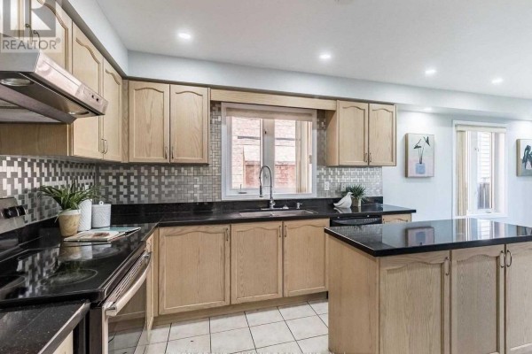 Family room - 17 River Heights Drive, Brampton, ON L6P2M9 Photo 4