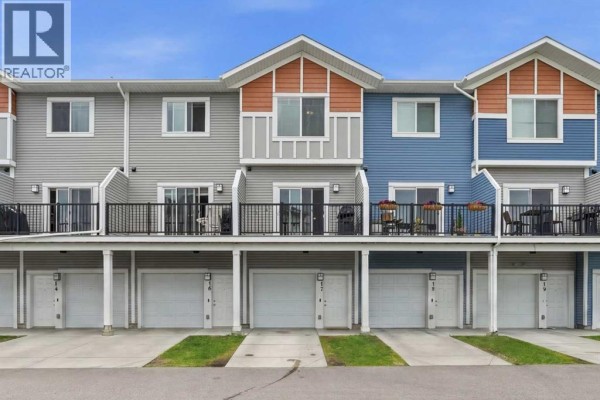 Living room - 17 Stonehouse Crescent Nw, High River, AB T1V0G3 Photo 2