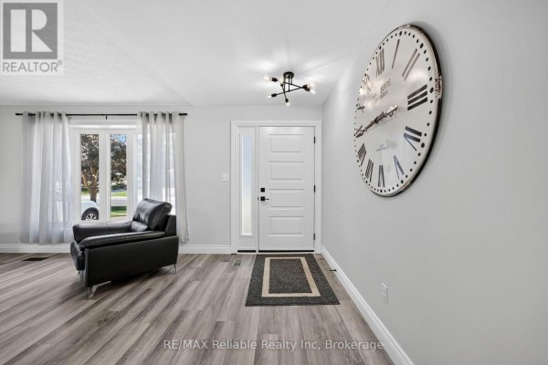 Living room - 17 Suncoast Drive W, Goderich), ON N7A4H1 Photo 4