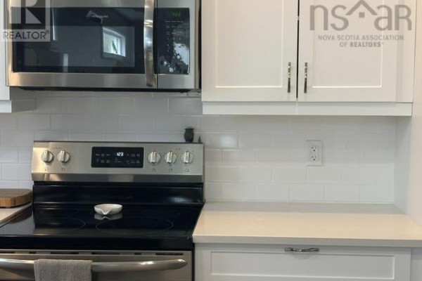 4pc Ensuite bath - 17 Thistle Street, Falmouth, NS B0O1L0 Photo 4