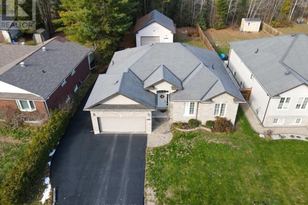 17 Tree Top Street, Essa, ON, photo 2