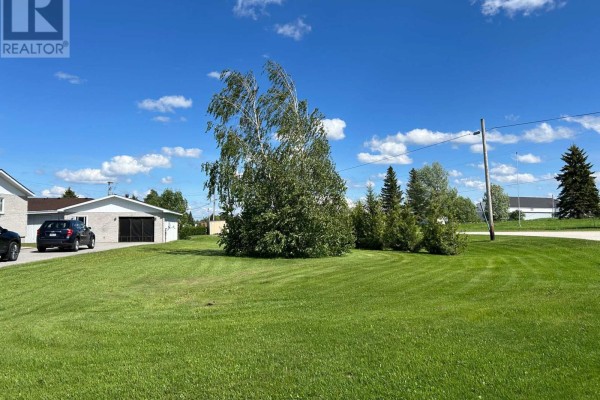 Living room - 17 Tremblay, Fauquier Avenue S, Kapuskasing, ON P0L1G0 Photo 4