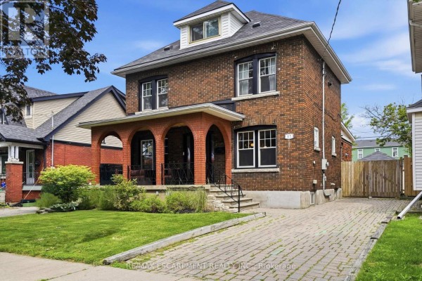 17 Tuxedo Avenue S, Hamilton, ON, photo 2