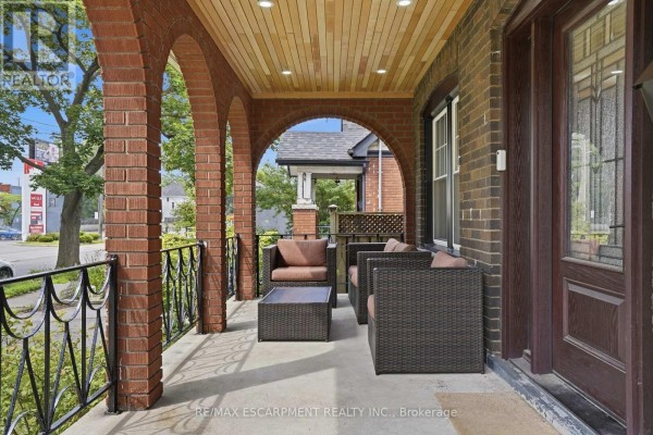 17 Tuxedo Avenue S, Hamilton, ON, photo 3