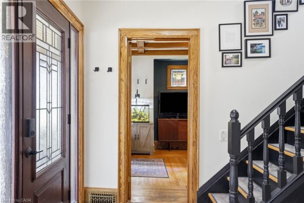 Kitchen - 17 Tuxedo Avenue S, Hamilton, ON L8K2R7 Photo 4