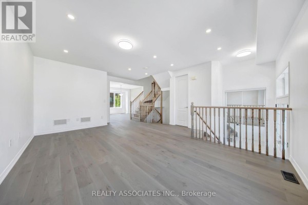 17 Vaudeville Drive, Toronto, ON M8W0B4 Photo 3