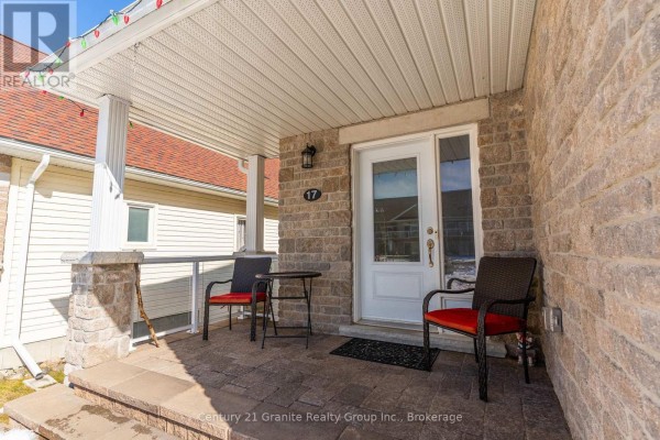 17 Webb Circle, Dysart Et Al, ON K0M1S0 Photo 5