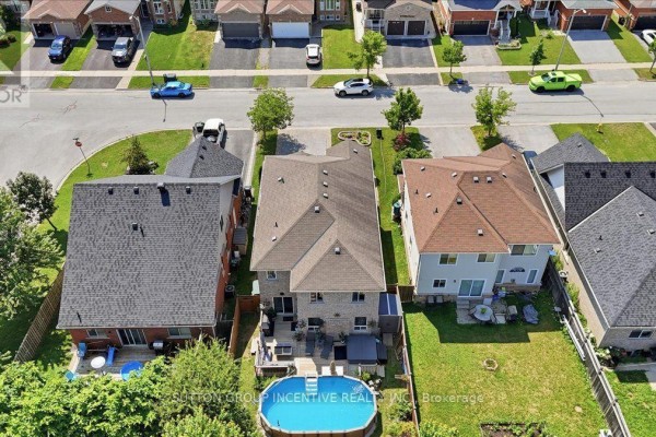 Backyard with pool and hot tub - 17 White Crescent Barrie