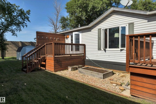17 Willow Park Estates, Leduc, AB, photo 2