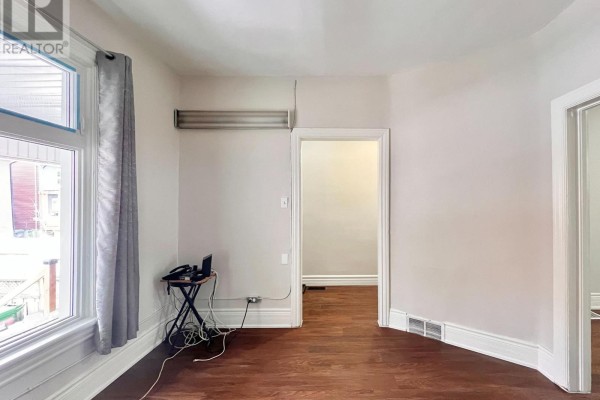 Bedroom 2 - 17 Winnifred Avenue, Toronto, ON M4M2X2 Photo 5