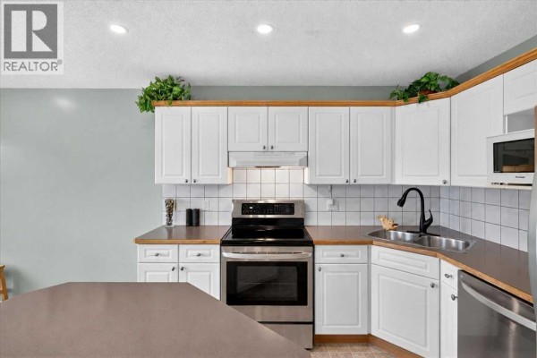 2pc Bathroom - 170 Bridlewood Drive Sw, Calgary, AB T2Y3T2 Photo 5
