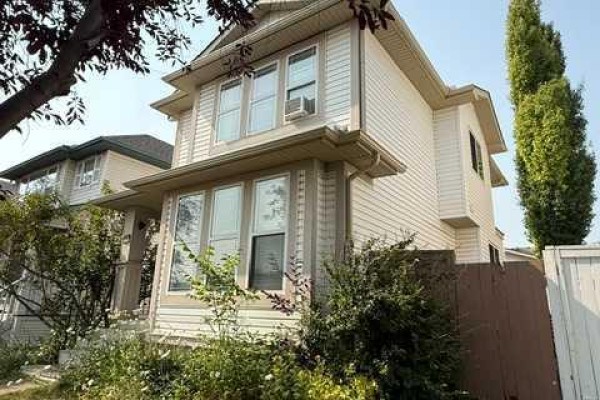 Pantry - 170 Country Hills Heights, Calgary, AB T3K5C6 Photo 3