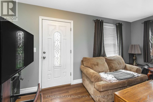 Living room - 170 Hellems Avenue E, Welland, ON L3B3B4 Photo 5