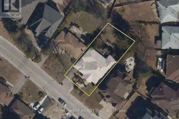 Aerial view of house and yard - 170 Newton Drive Toronto