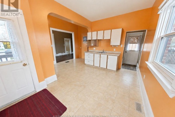 170 Queen Street, Kawartha Lakes, ON K9V1H4 Photo 4