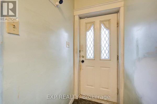 Kitchen - 170 Wallace Avenue, Toronto, ON M6H1V2 Photo 3