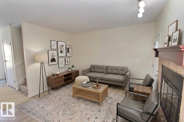 Dining room - 17004 100 St Nw, Edmonton, AB T5X5E1 Photo 2