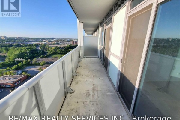 Den - 1701 - 65 Speers Road, Oakville, ON L6K3V5 Photo 5