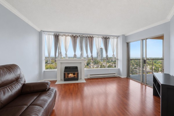 1701 14881 103a Avenue, Surrey, BC V3R0M5 Photo 3