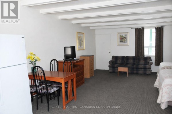 1701 London Line, Sarnia, ON N7W1B1 Photo 5