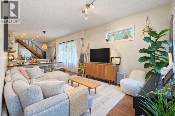 1701 Semlin Drive, Vancouver, BC V5N4P6 Photo 4