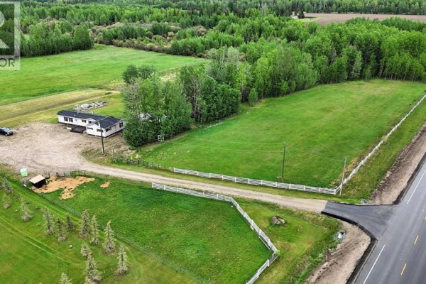 Living room - 17010 Township Road 542, Rural Yellowhead County, AB T7E3V4 Photo 4