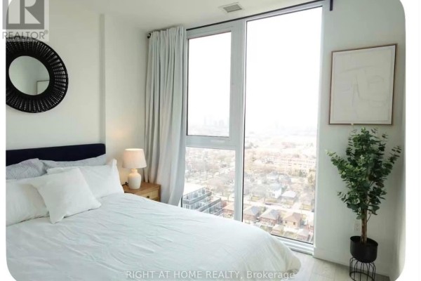 1702 - 1007 The Queensway, Toronto, ON M8Z6C7 Photo 4