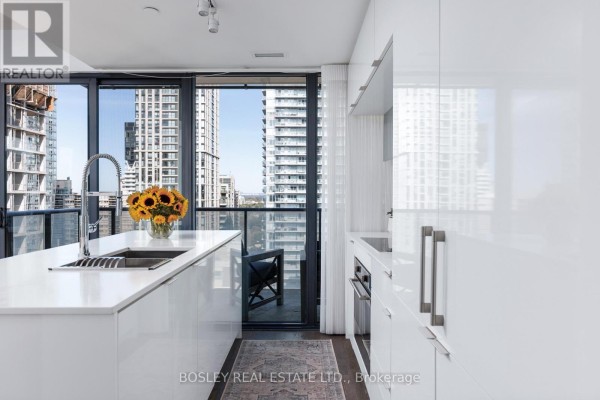 Living room - 1702 - 185 Roehampton Avenue, Toronto, ON M4P0C6 Photo 4