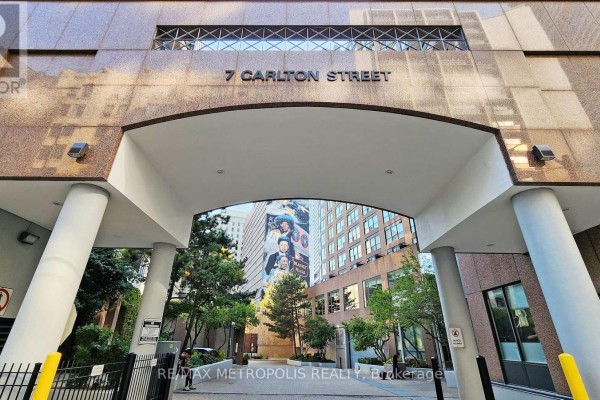 Living room - 1702 - 7 Carlton Street, Toronto, ON M5B2M3 Photo 2