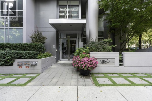 1702 1001 Richards Street, Vancouver, BC, photo 2