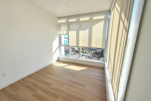1702 9675 King George Boulevard, Surrey, BC V3T2V3 Photo 3