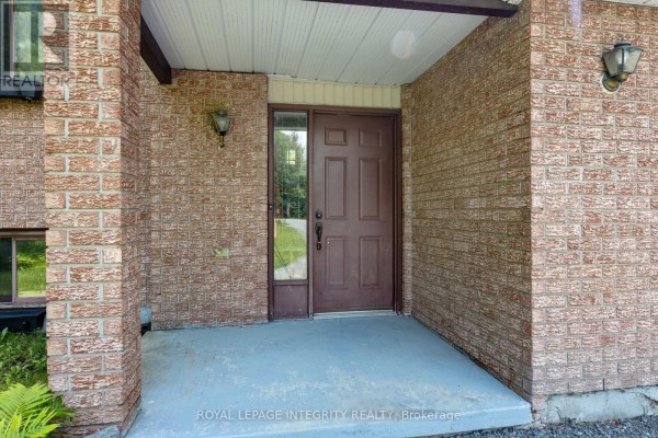 Eating area - 1702 Century Road, Ottawa, ON K0A2E0 Photo 3