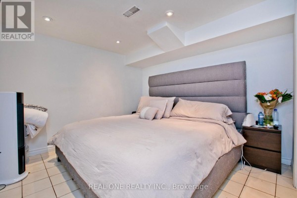 1702 Jane Street, Toronto, ON, photo 2