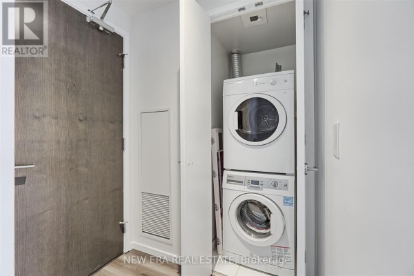 1703 - 101 Charles Street E, Toronto, ON M4Y0A9 Photo 5