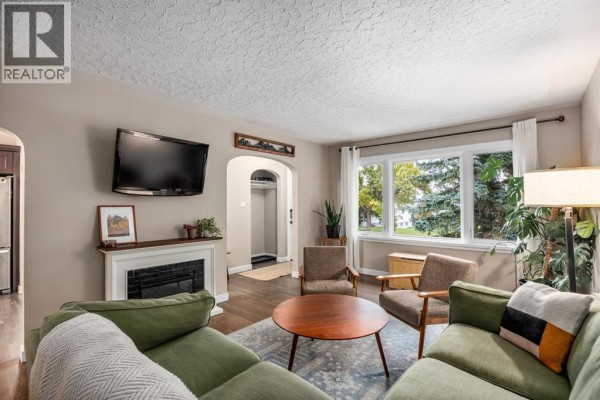 Living room - 1703 31 Street Sw, Calgary, AB T3C1N2 Photo 5