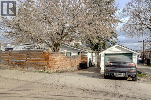4pc Bathroom - 1703 33 Street, Vernon, BC V1T5P9 Photo 2