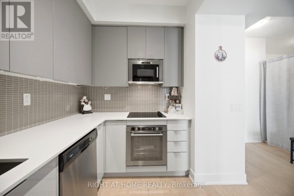 Den - 1704 - 2908 Highway 7 Road, Vaughan, ON L4K0K5 Photo 5