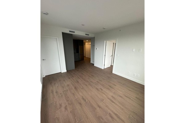 1704 13387 Old Yale Road, Surrey, BC V3T0V6 Photo 4