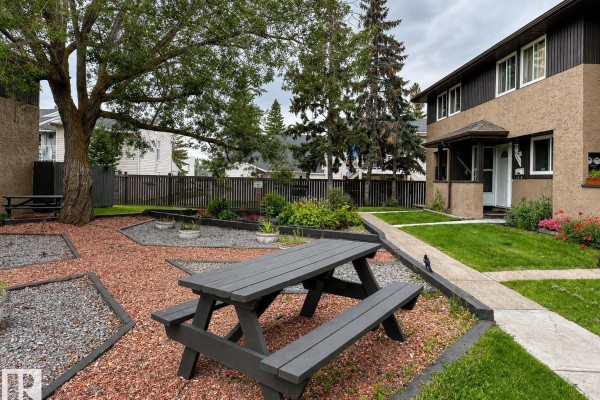 Primary Bedroom - 1704 37 St Nw, Edmonton, AB T6L2R7 Photo 4