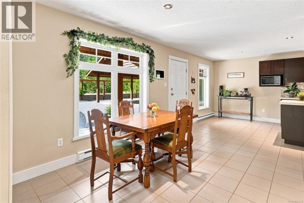 Living room - 1704 Matterson Rd, Errington, BC V0R1V0 Photo 4
